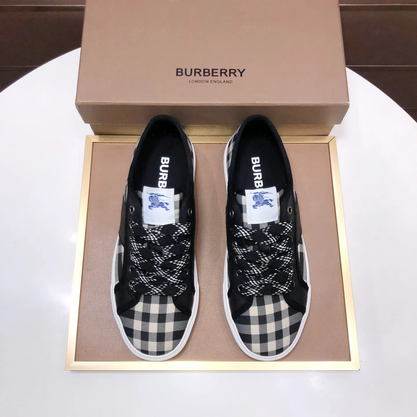 Men's shoes💰460💰【Burberry】Classic low-top sneakers｜Imported cowhide with classic plaid fabric｜Sheepskin lining｜Original outsole｜Fine workmanship and comfortable to wear Size: 38-44 (customized at 45)